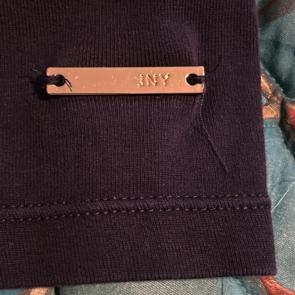 Navy Jones New York Shirt with great accents details on the front of the shirt - Picture 12 of 13